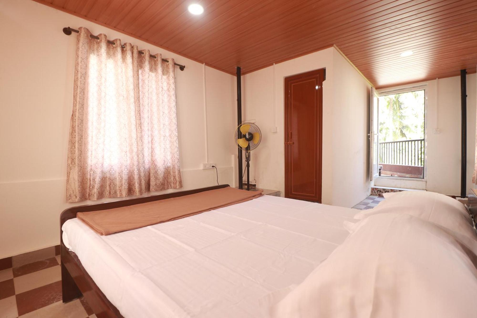Flintstone Home Kushalnagar Ngoại thất bức ảnh